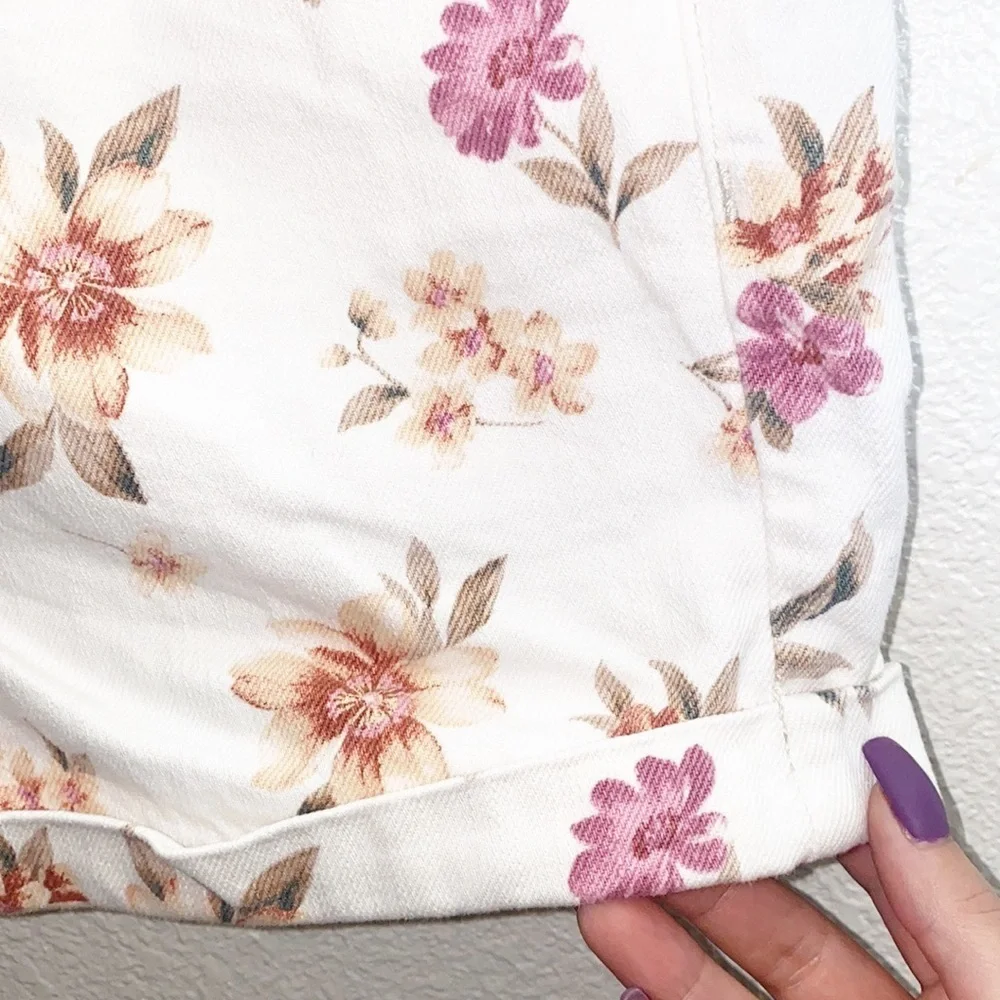 American Eagle White Floral 100% Cotton Cuffed Hem Summer Shorts - Picture 5 of 12